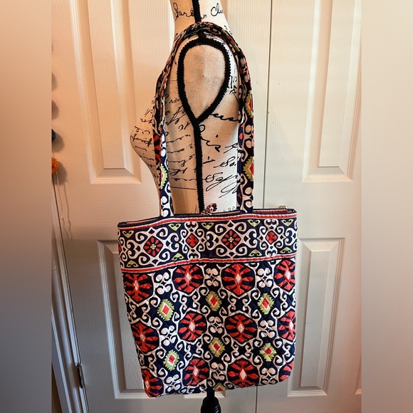 Vera Bradley Tote Bag in Blue Red Geometric Print EUC - Picture 2 of 8